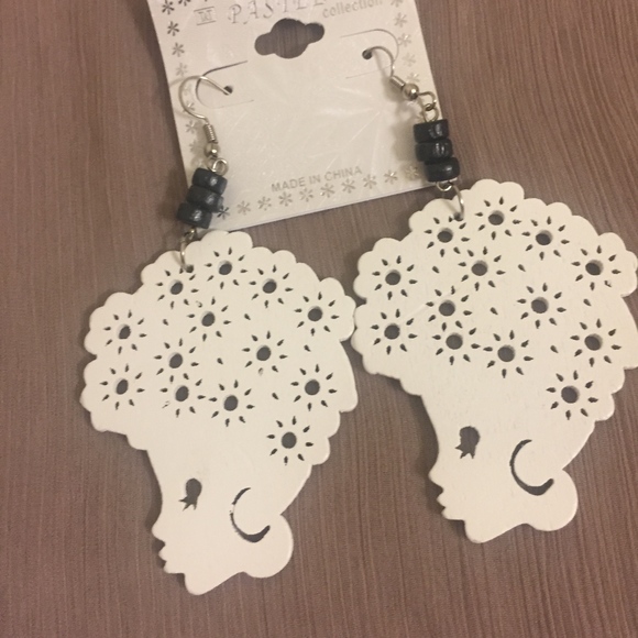 ✨Host pick ✨Face Earring - Picture 4 of 4